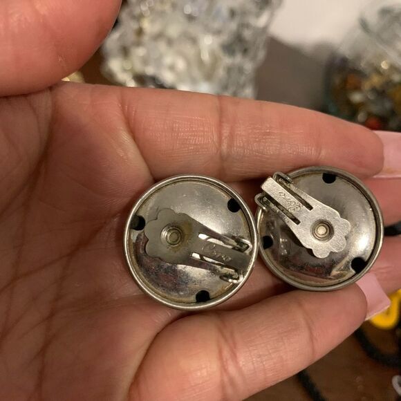 CORO VINTAGE SILVERTONE BALL CLIP EARRINGS - Picture 2 of 2